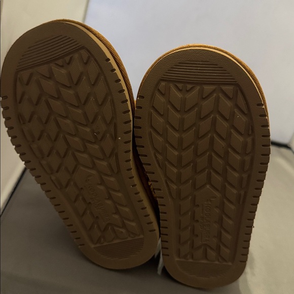 Koolaburra by UGG girl size 9 Brown Kids Boots with Bow Detail - Picture 3 of 7